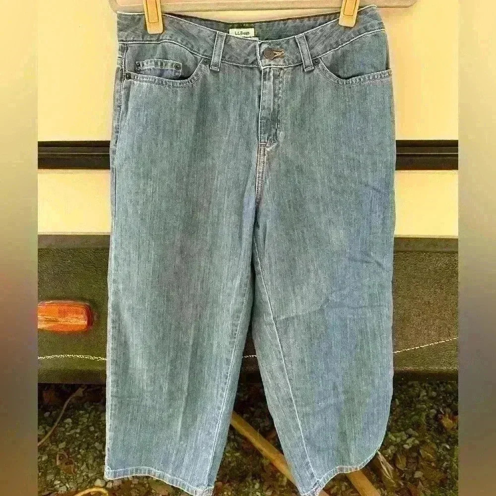 L.L. Bean size 8p cropped jeans. Soft fabric. ID#268523 medium wash - Picture 5 of 7
